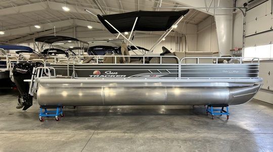 2022 Sun Tracker Fishin' Barge 22 XP3