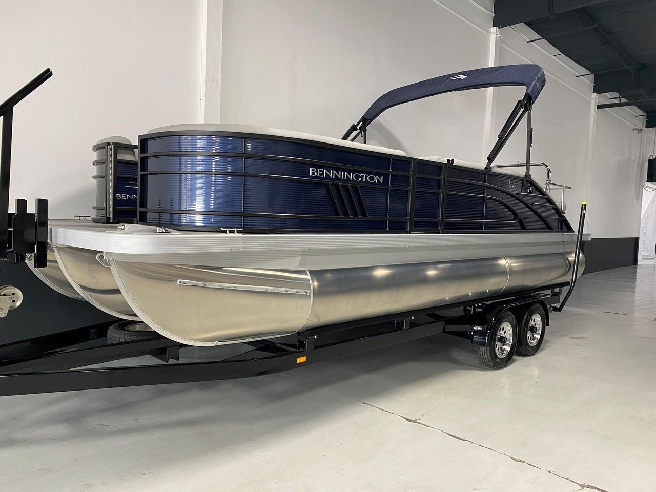 2021 Bennington 23 LSB