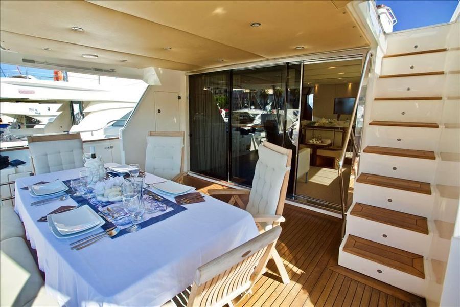 2010 Aicon Yachts 75 Flybridge