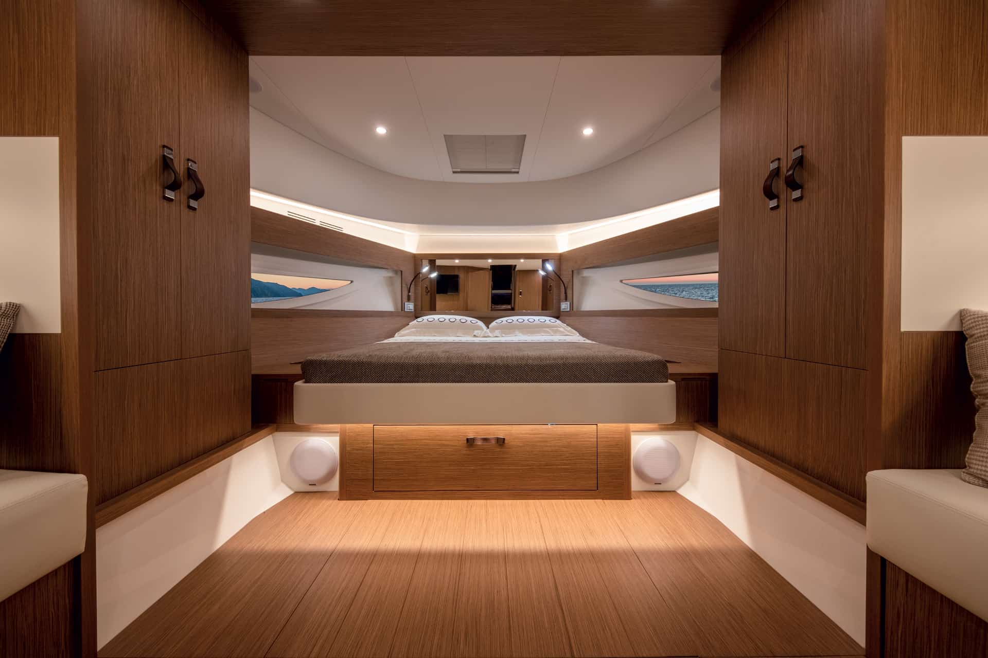 2020 Solaris Power 48 Lobster