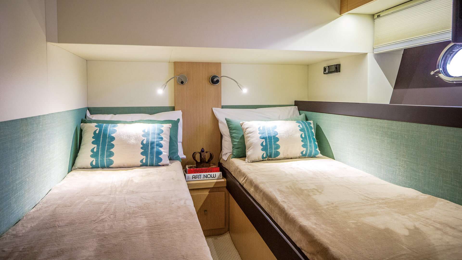 2006 Birchwood 620 Flybridge