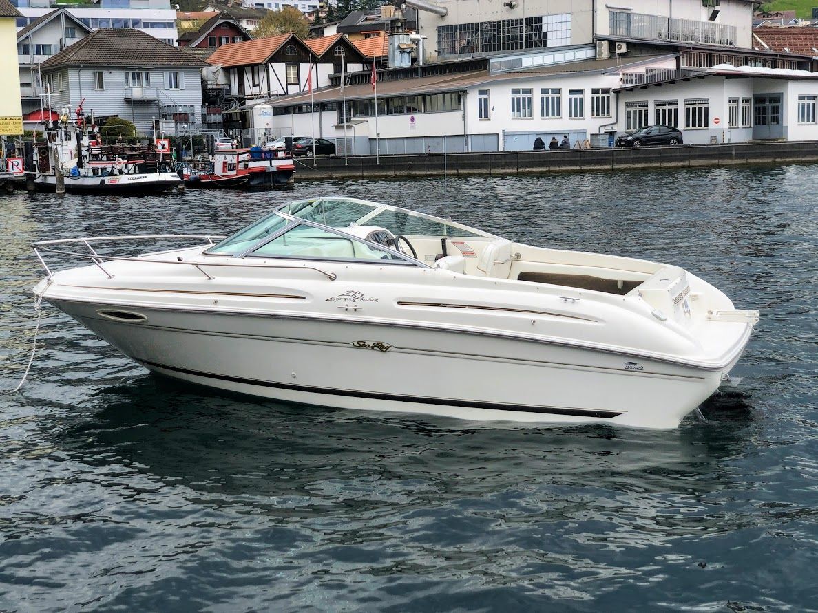1998 Sea Ray Express Cruiser 215