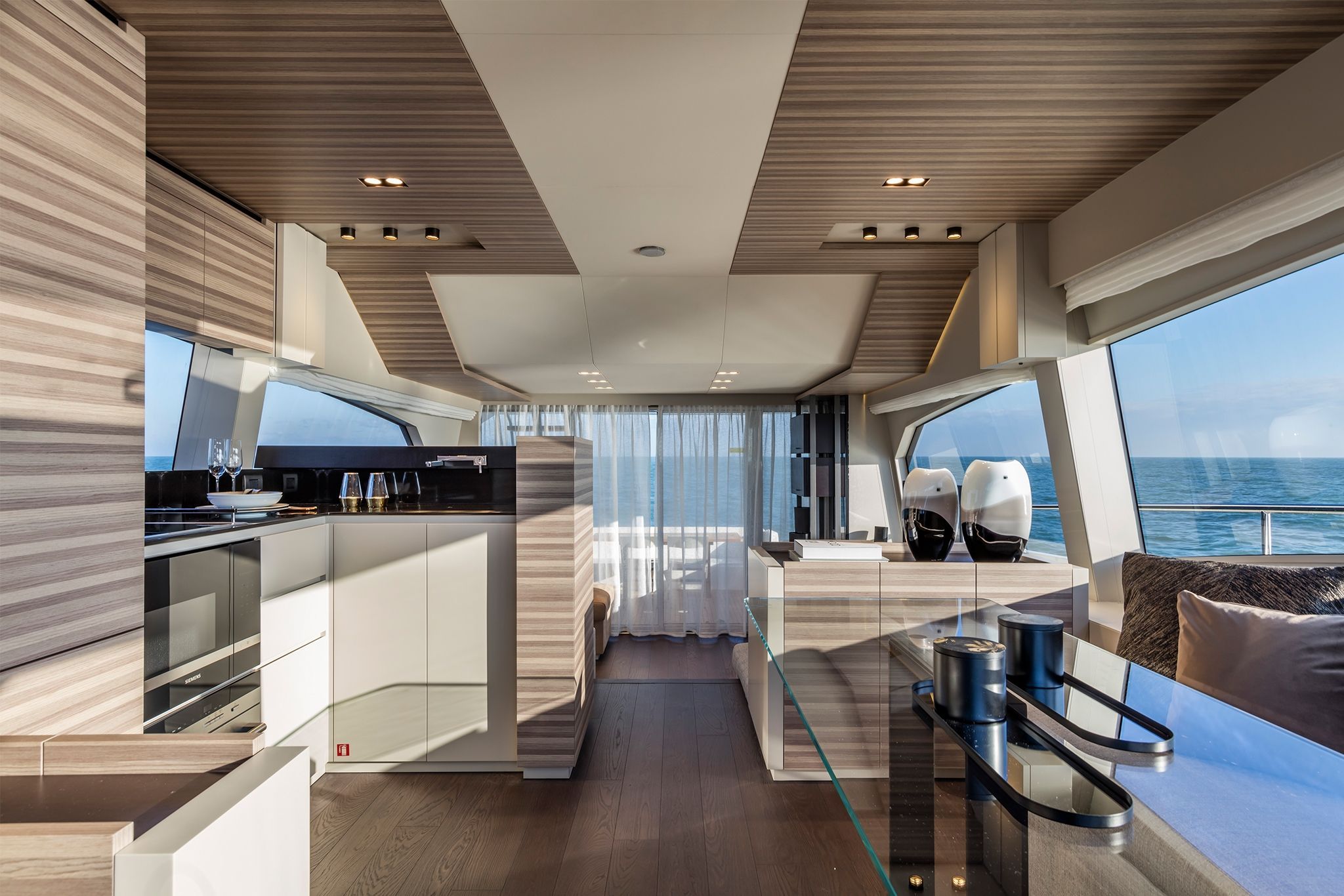 2022 Ferretti Yachts 670