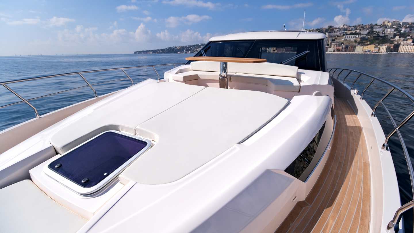 2023 Cayman Yachts S600