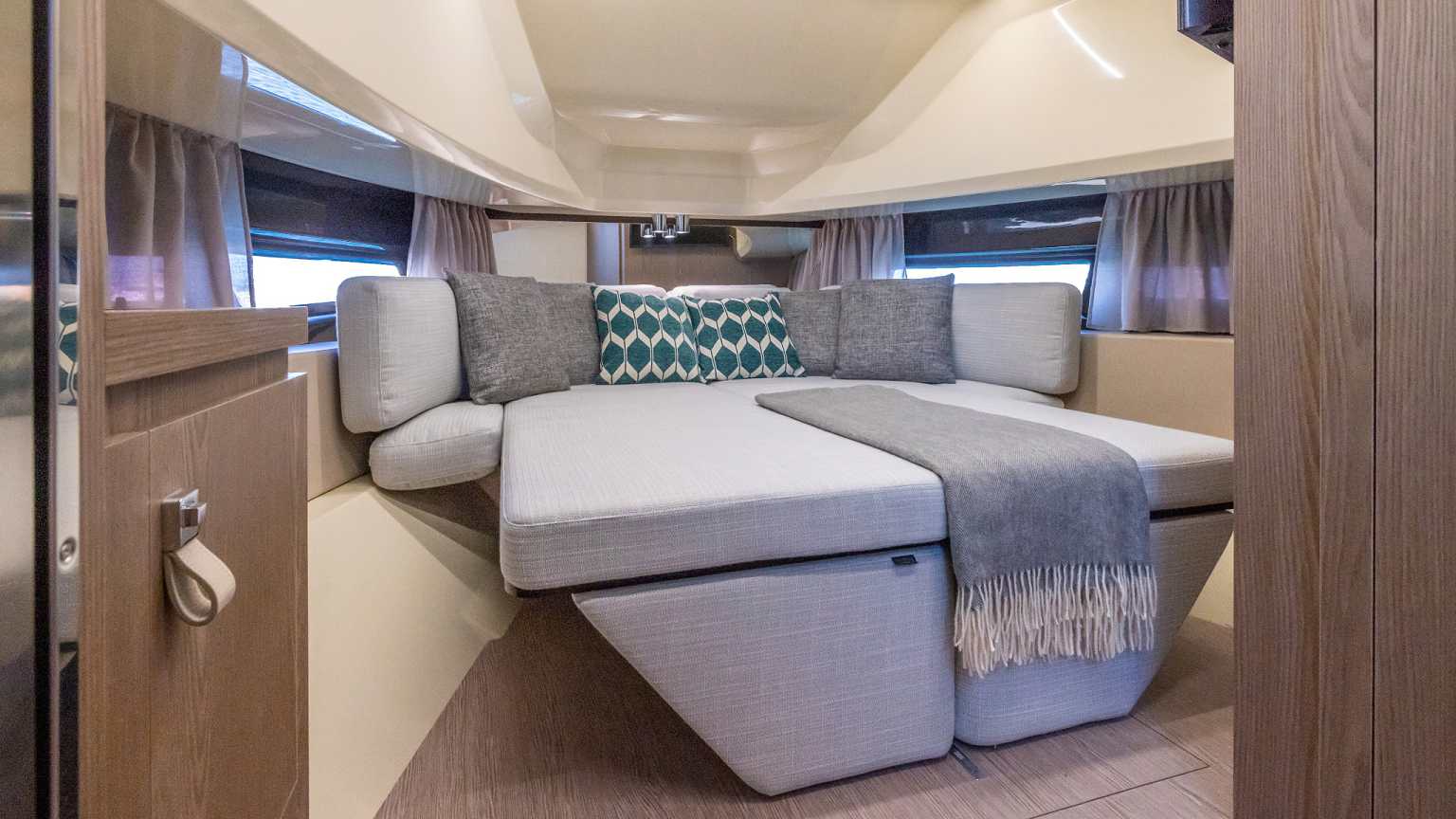 2023 Invictus Yacht TT420