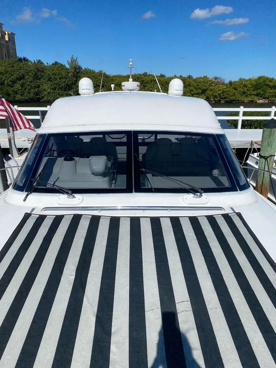 2000 Carver Yachts Trojan 440 Express
