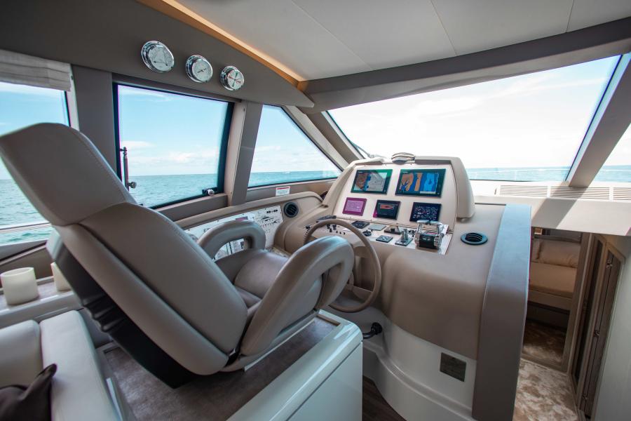 2016 Ferretti Yachts 650