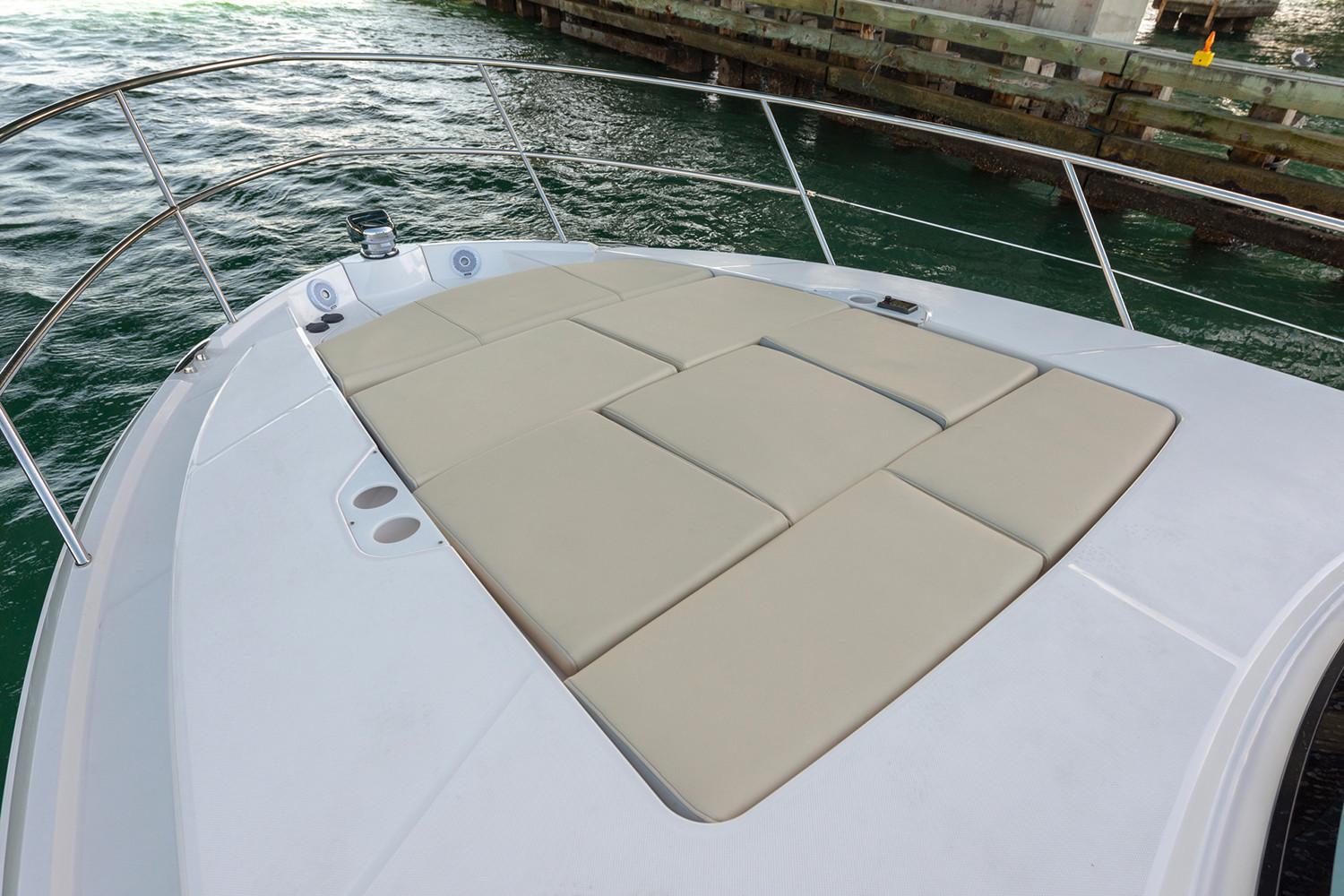 2022 Regal Boats 38 Grande Coupe