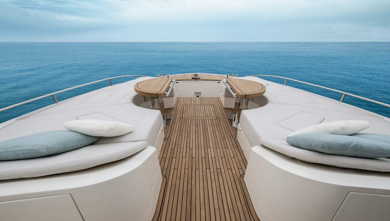 2020 Monte Carlo Yachts MCY 70 Skylounge