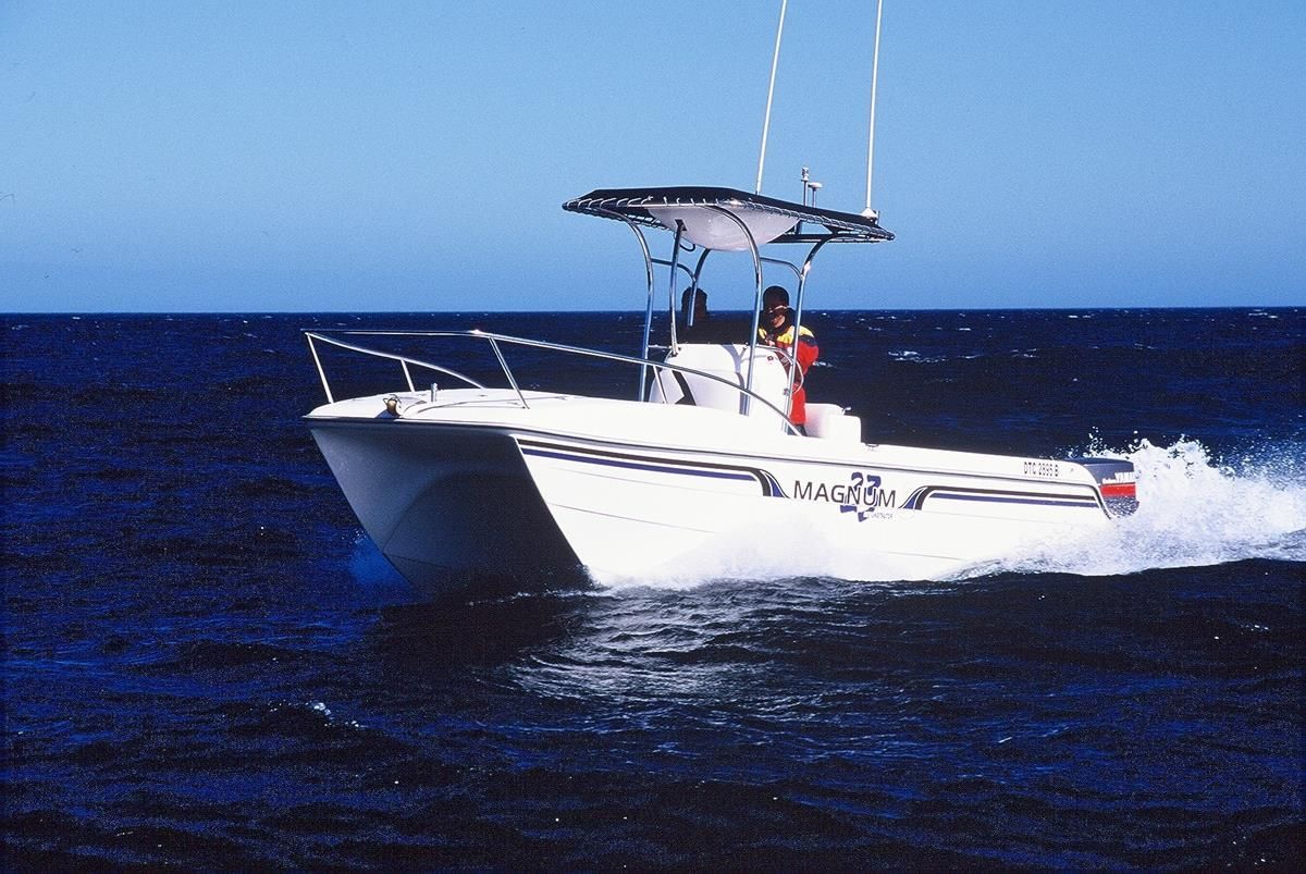 2004 Two Oceans Magnum 23 Power Catamaran Centre Console