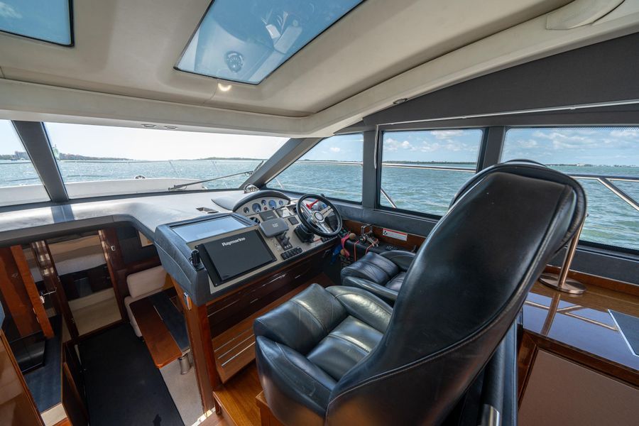 2015 Princess Yachts V52