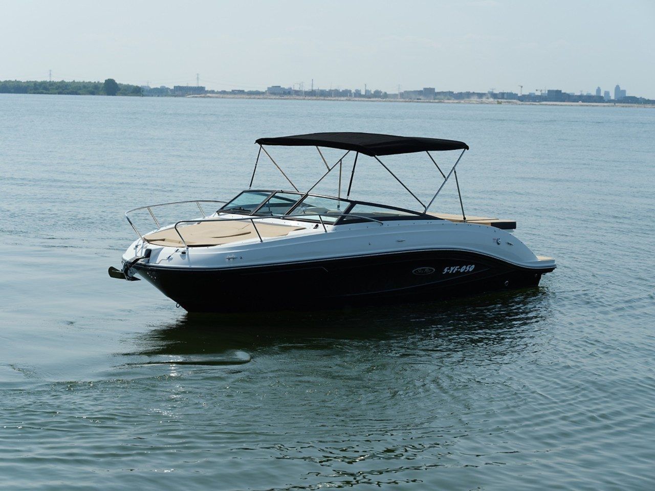 2021 Sea Ray Sunsport 230