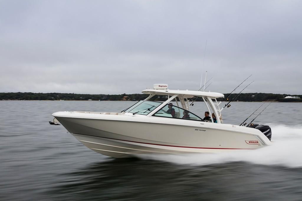2022 Boston Whaler 320 Vantage