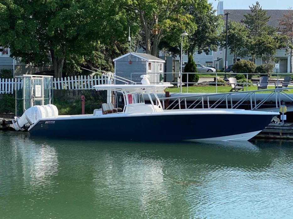 2022 Jupiter Marine 38