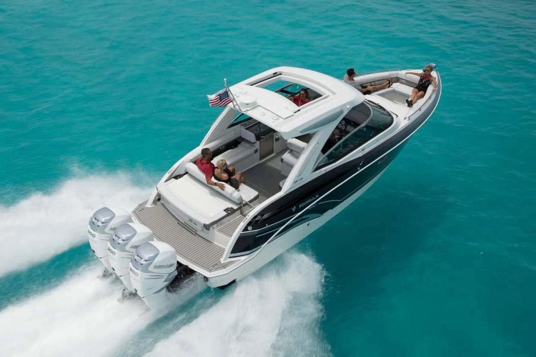 2022 Formula Boats 330 Crossover Bowrider Ob