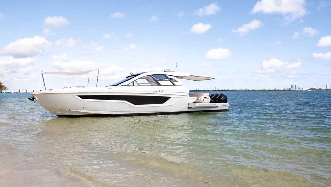 2022 Cruisers Yachts 50 GLS