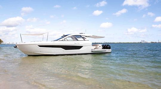 2022 Cruisers Yachts 50 GLS