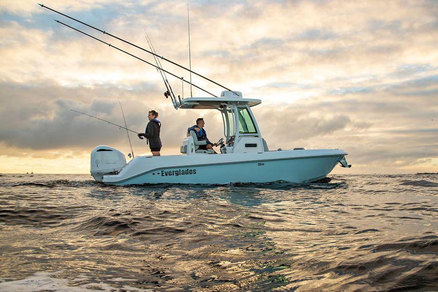 2022 Everglades 235 CC