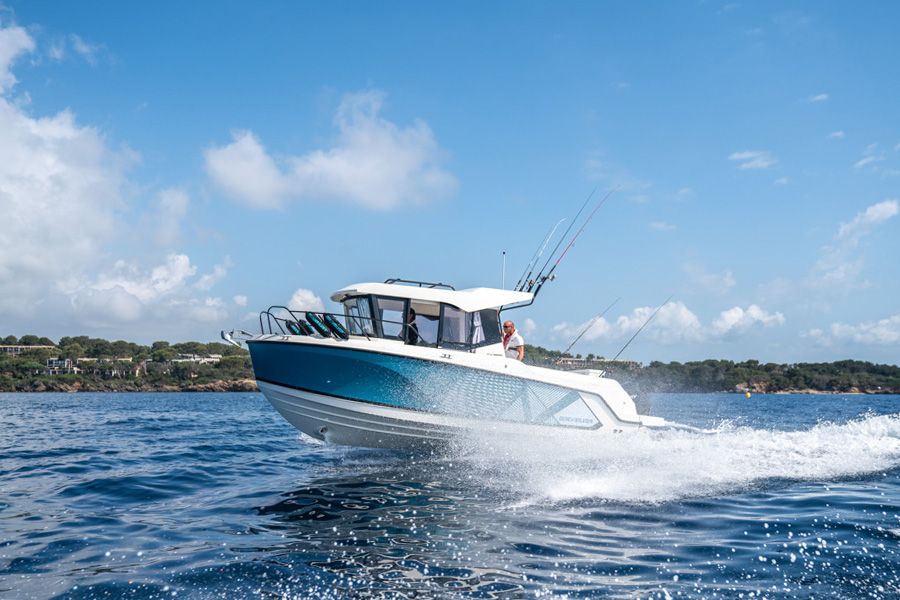 Quicksilver 705 Pilothouse photo 2
