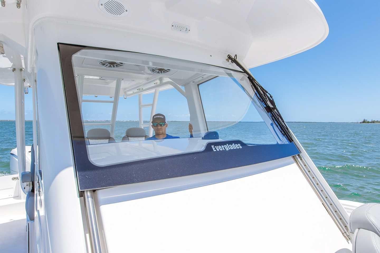 2022 Everglades 365 CC