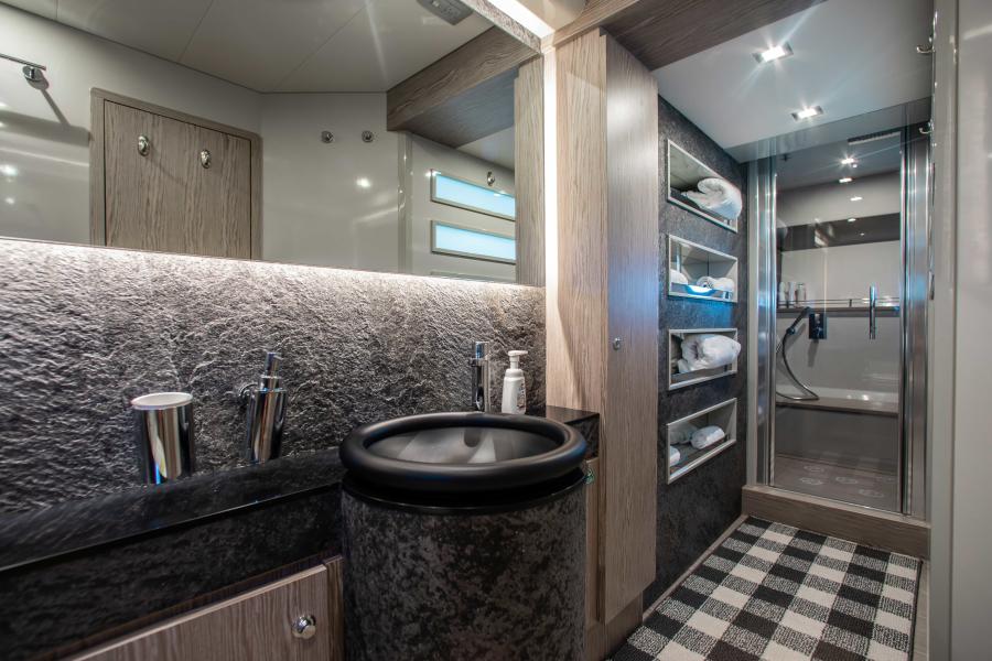 2016 Ferretti Yachts 650