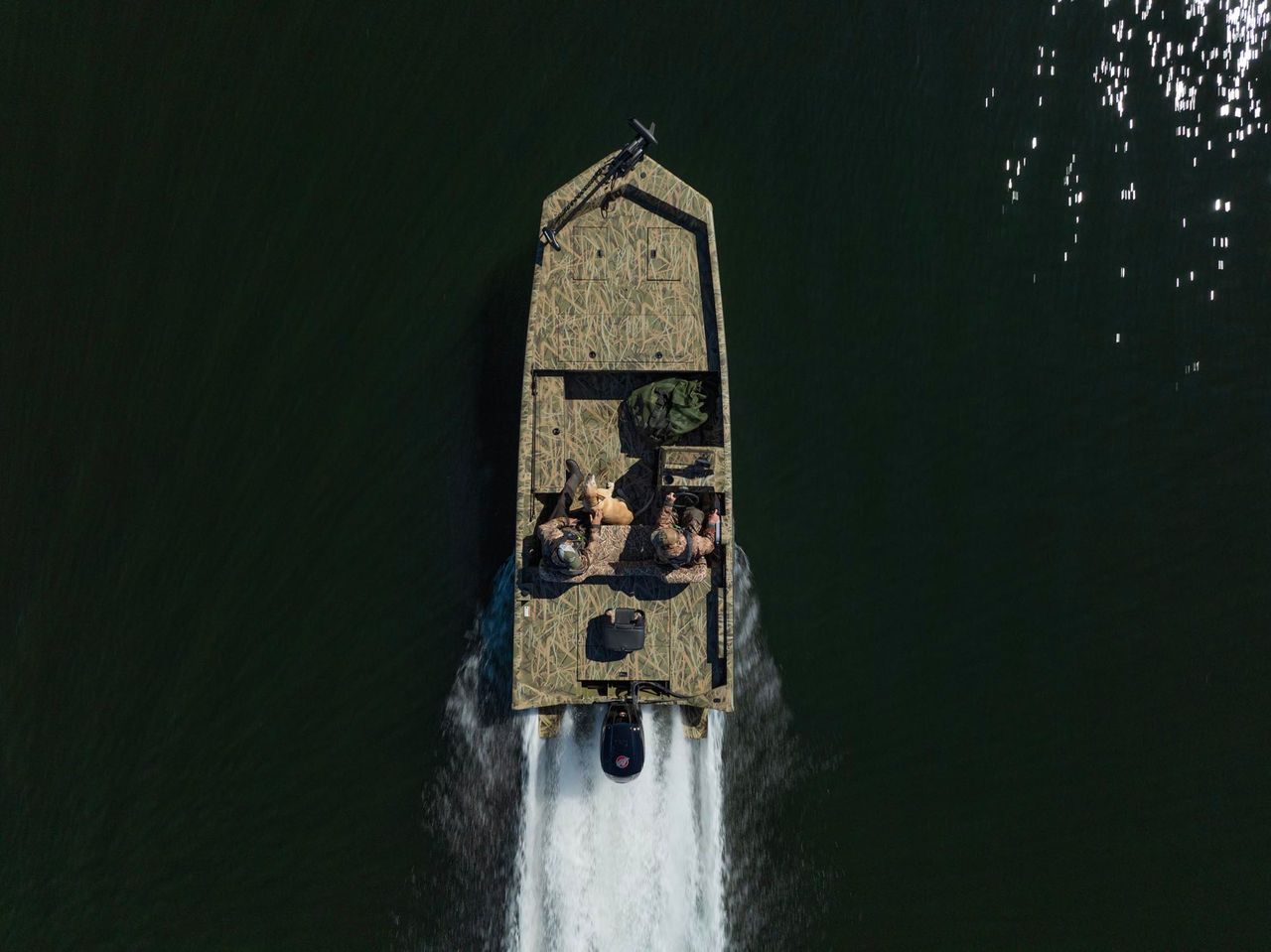 Crestliner 2070 Retriever SCHD running on the water