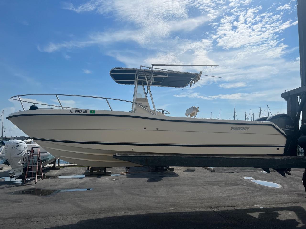 2001 Pursuit Boats 2470 Center Console
