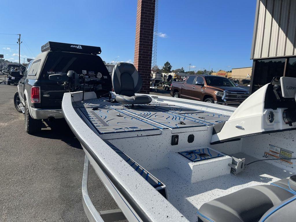 2022 Xpress Boats X19 Pro