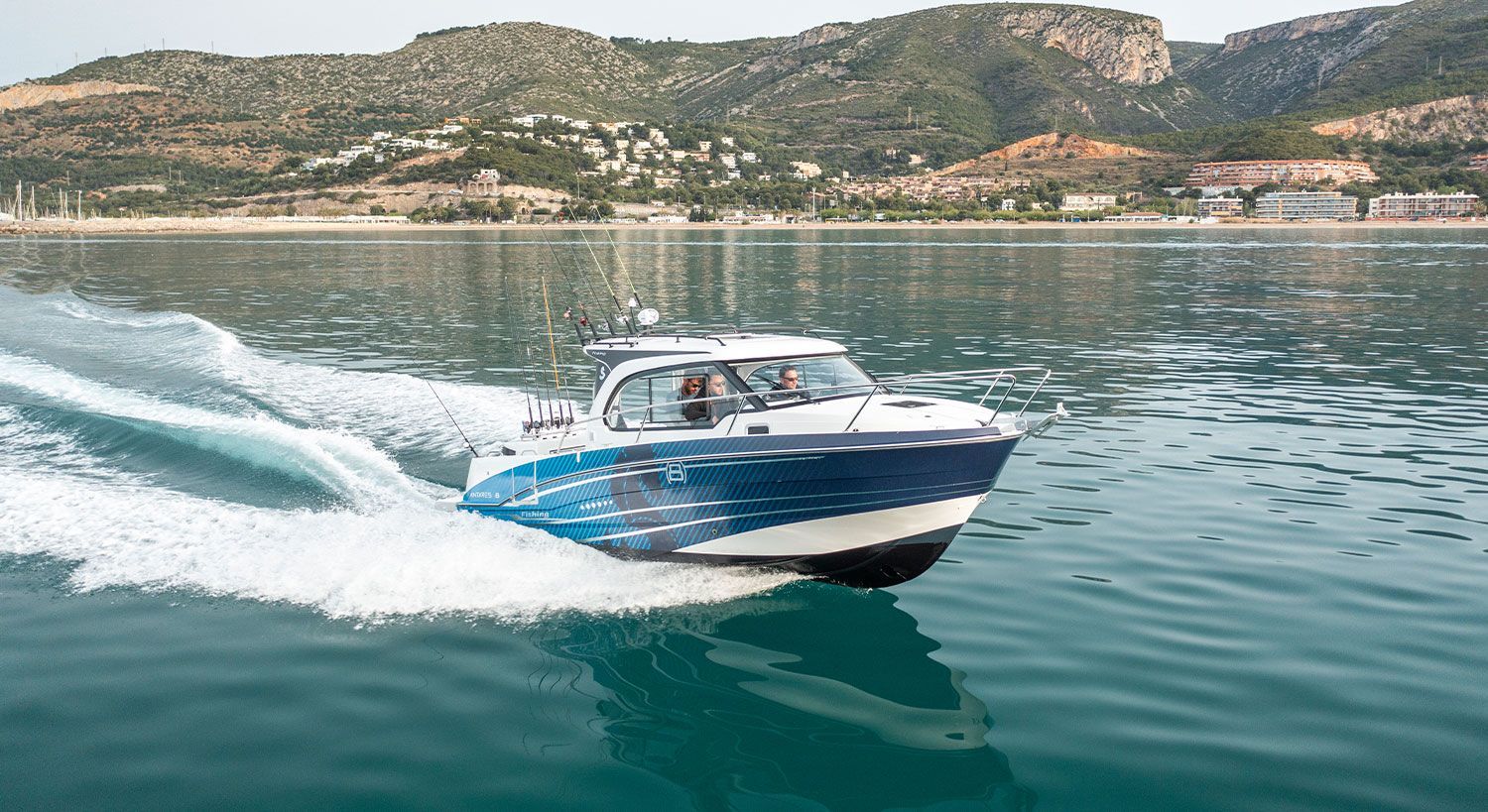 2020 Beneteau Antares 8 Fishing