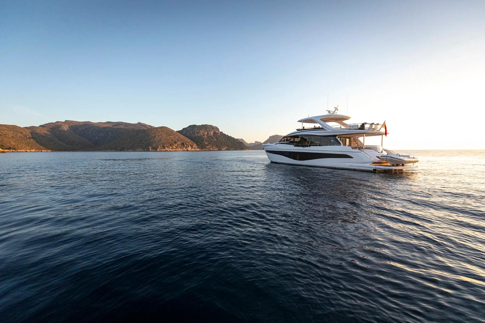 2022 Princess Yachts Y80