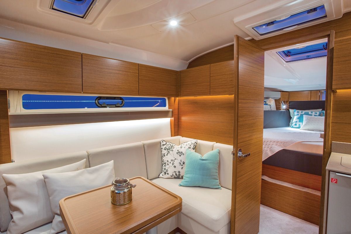 2015 Bavaria Yachts Sport 360