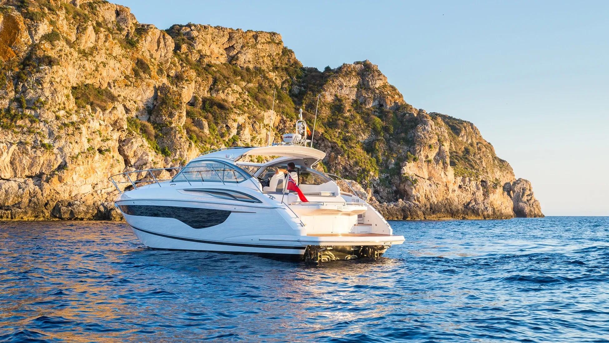 2017 Princess Yachts V40