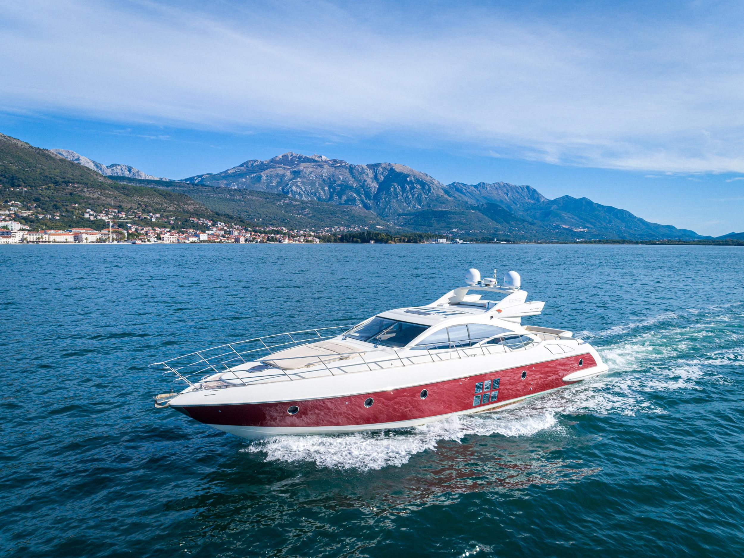 2010 Azimut Yachts S68