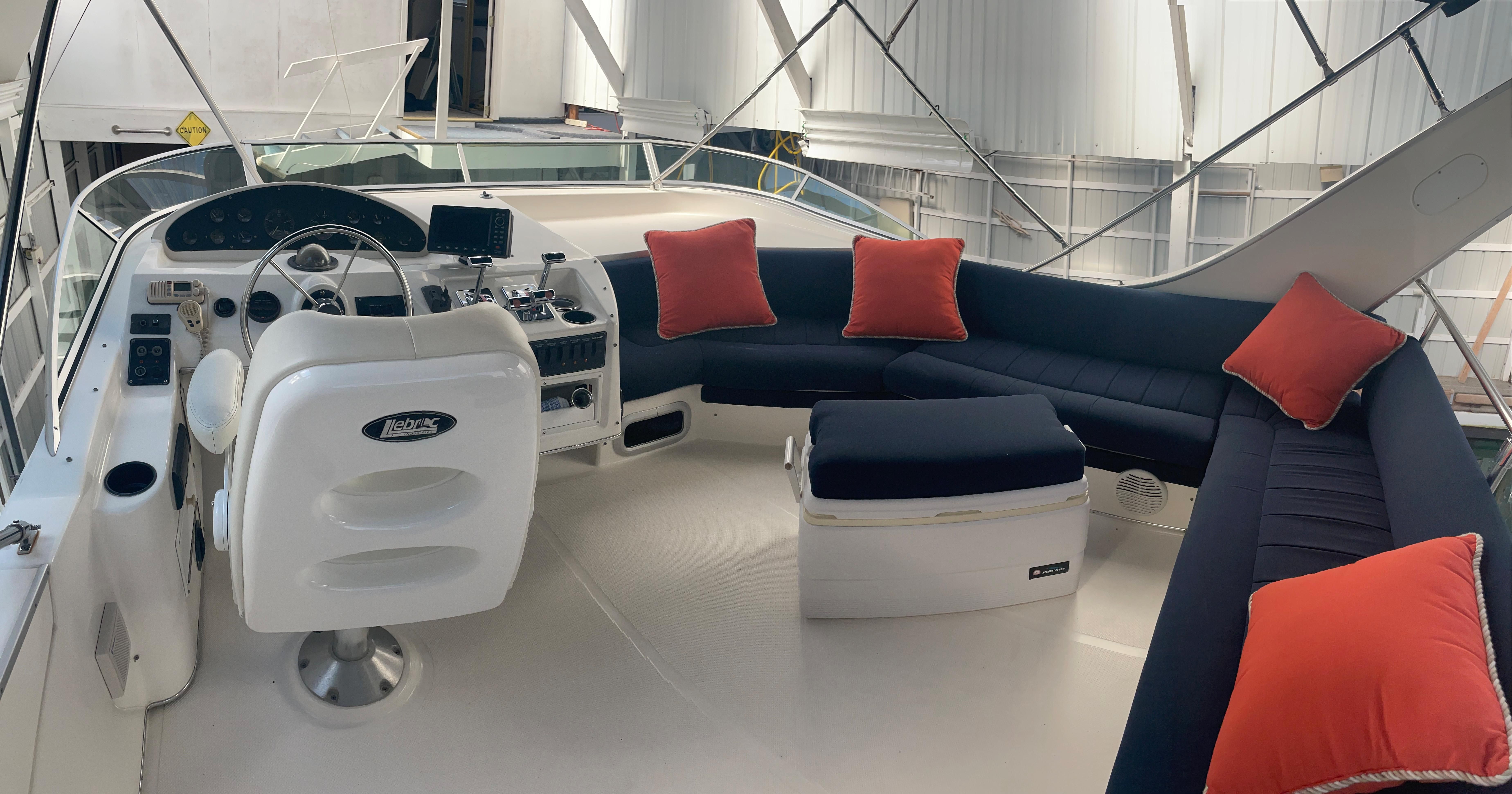 1996 Bayliner 3988 Command Bridge