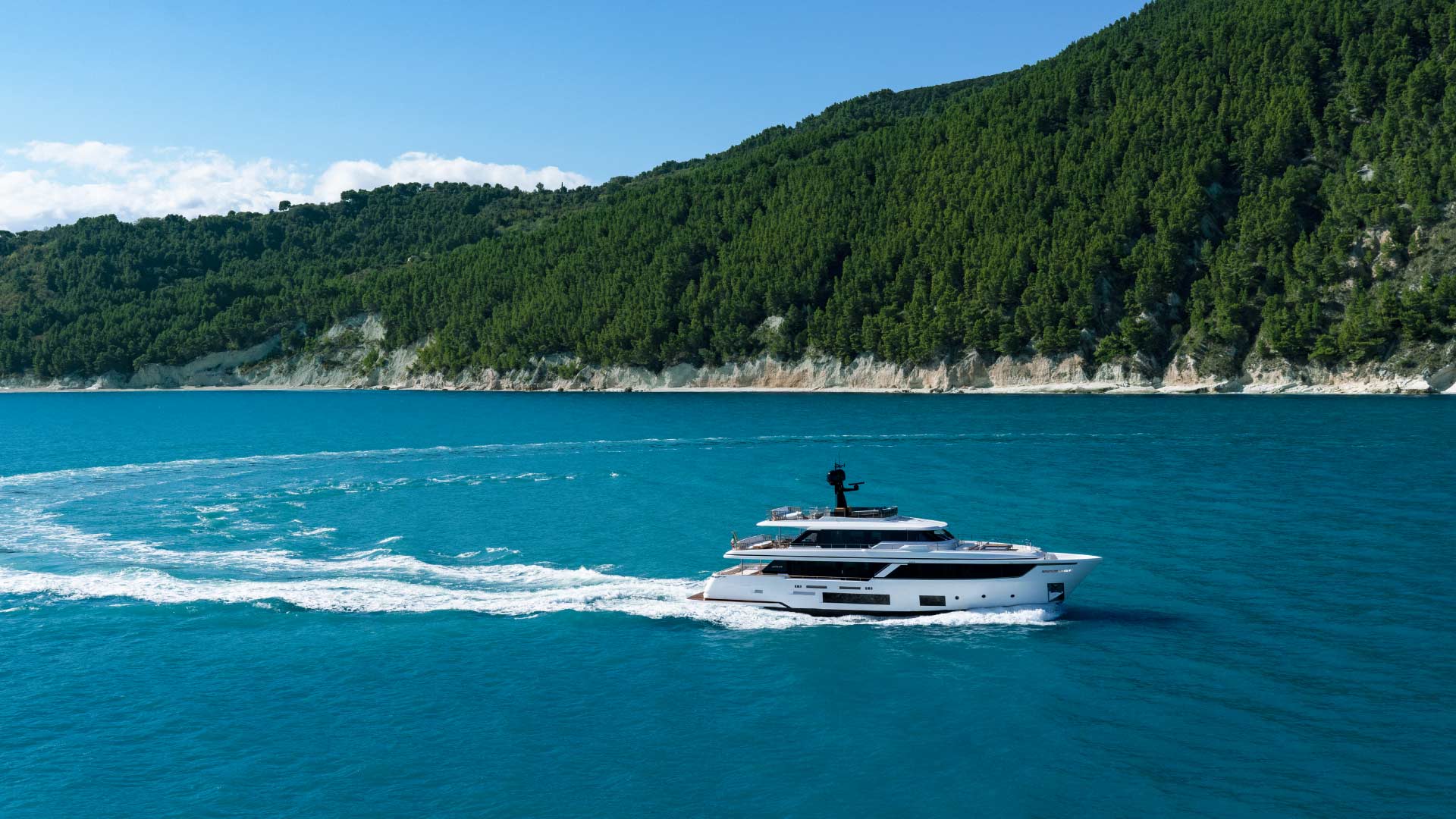 2020 Custom Line Navetta 30