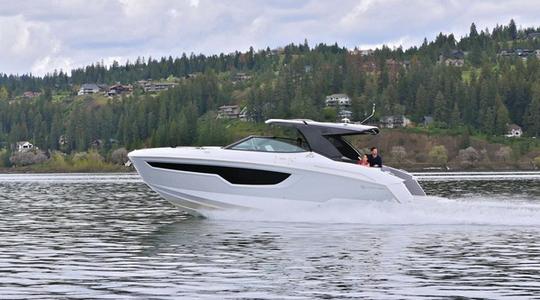 2021 Cruisers Yachts 38 GLS I/O