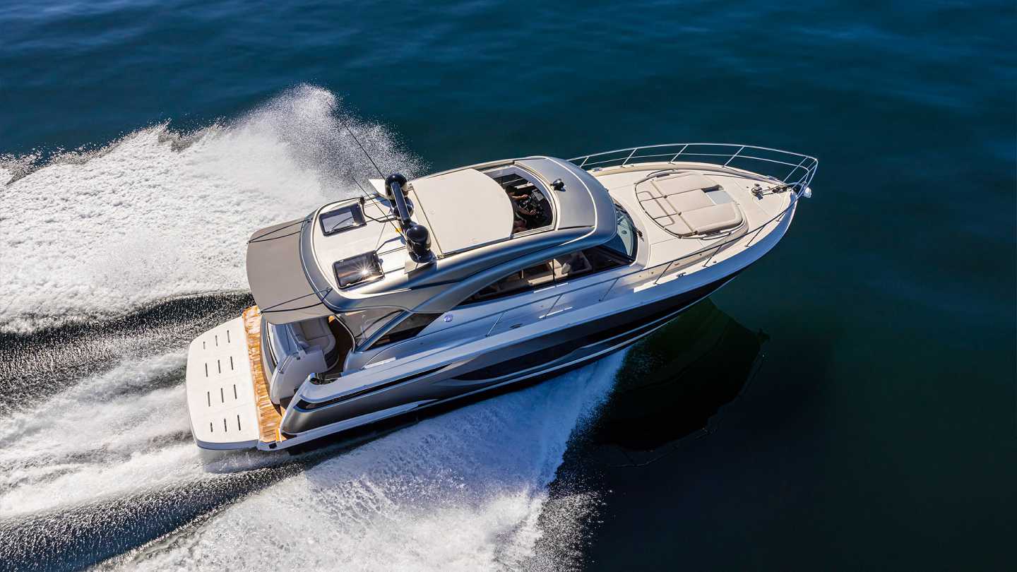 2022 Riviera 4600 Sport Yacht Platinum Edition