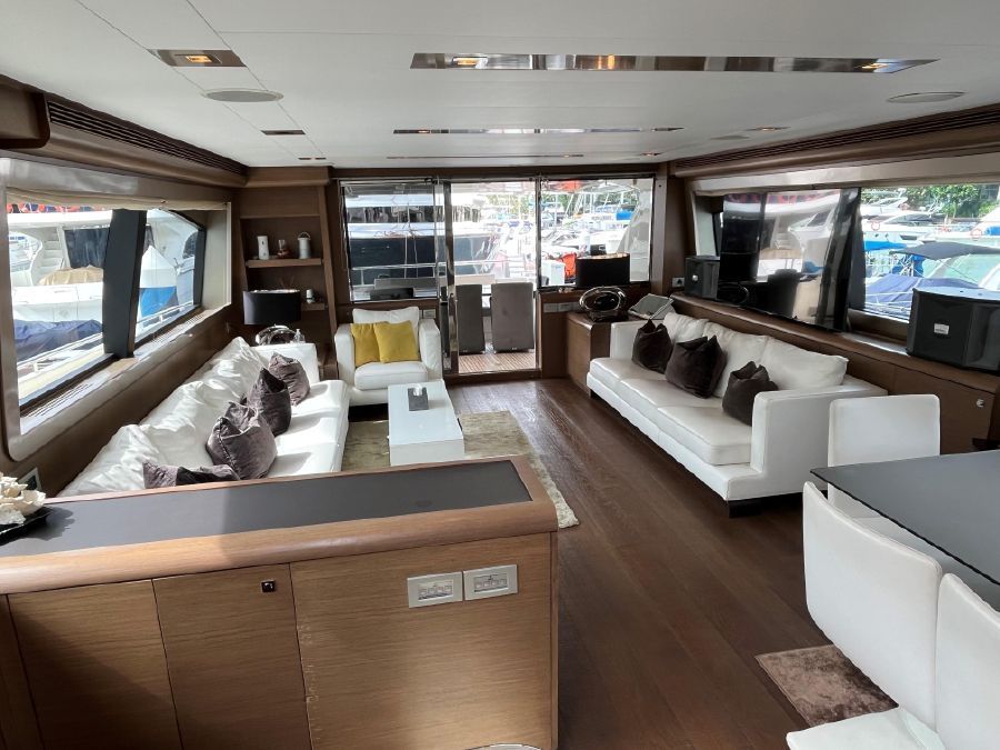 2013 Ferretti Yachts 800