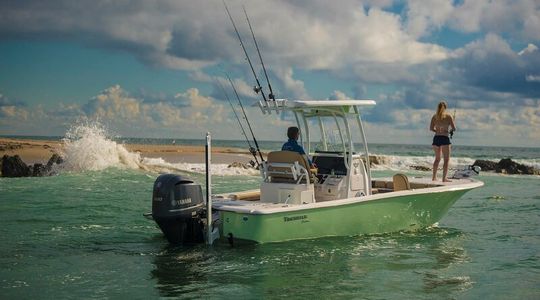 2022 Tidewater Boats 2500 Carolina Bay