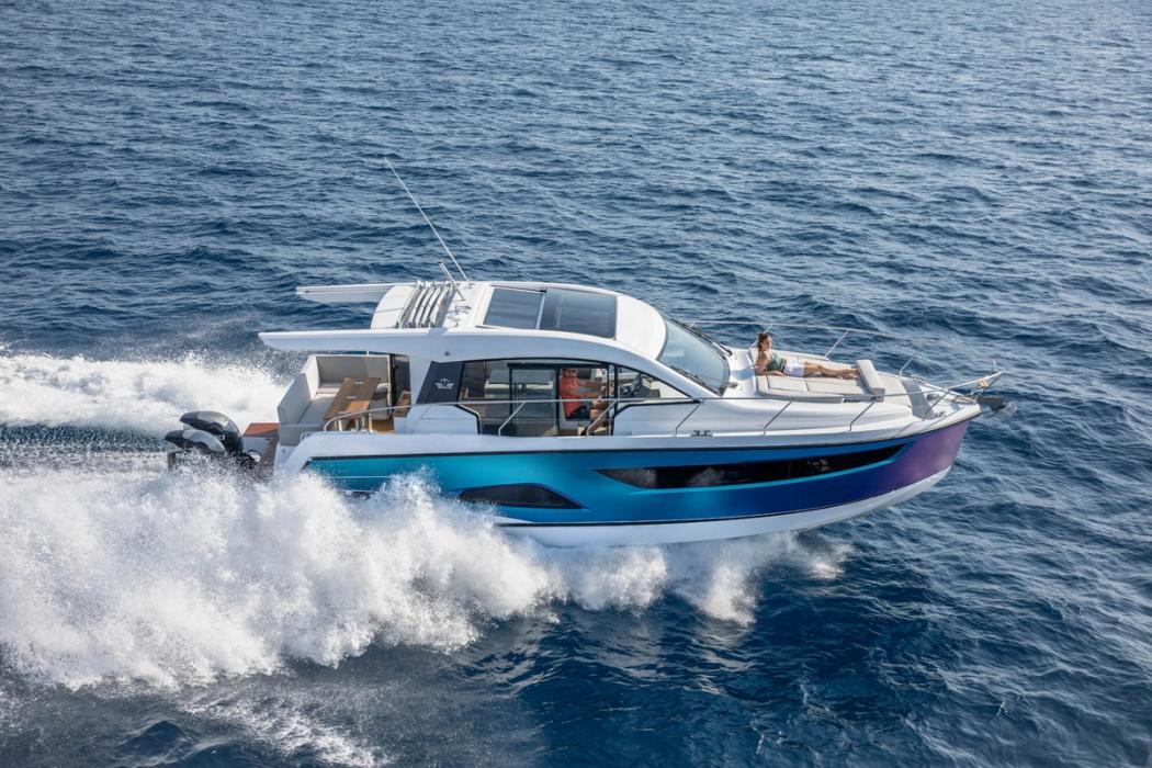 2020 Sealine C390v