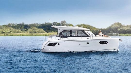 2017 Bavaria Yachts E34 Fly