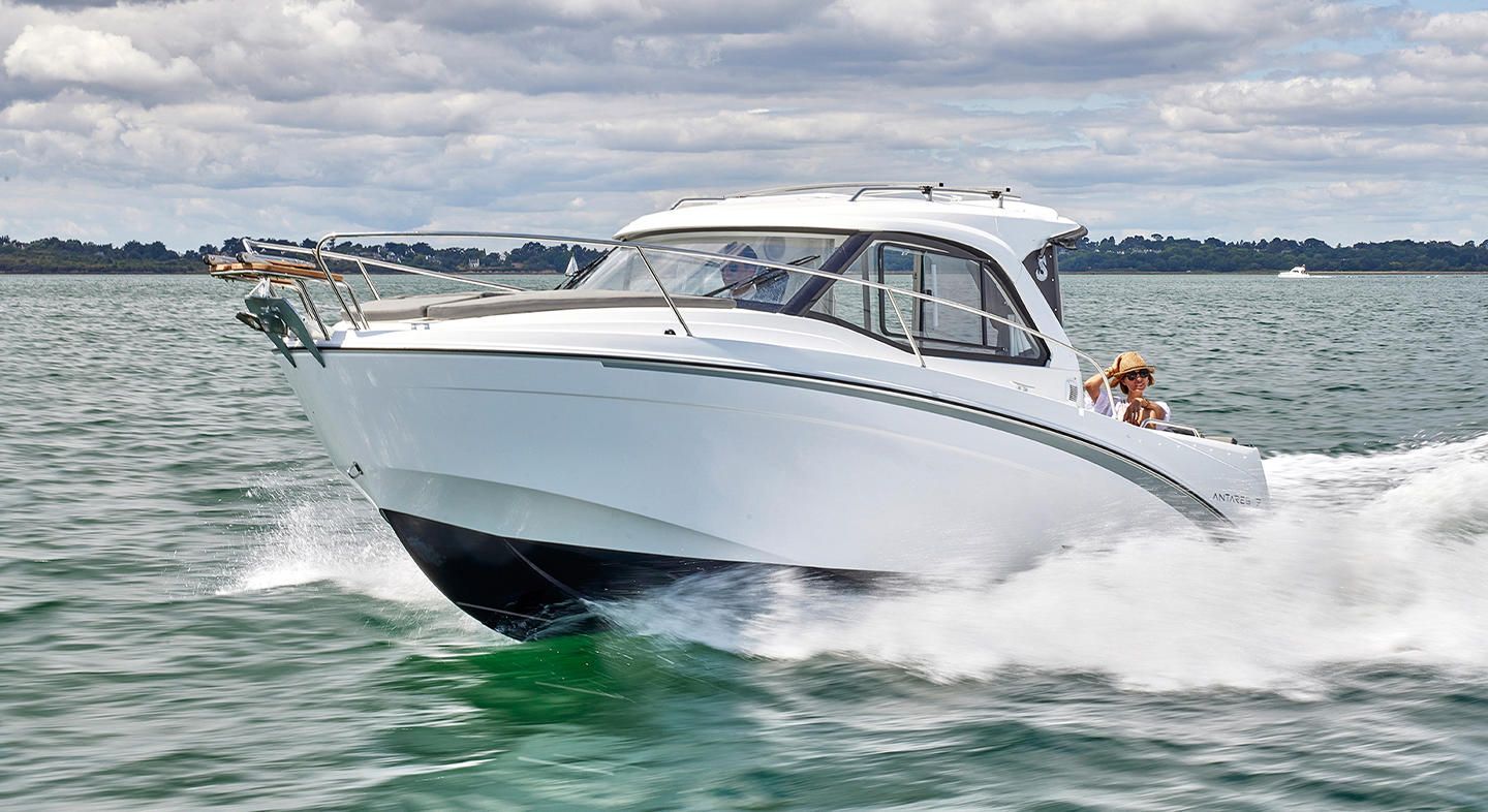 2020 Beneteau Antares 7