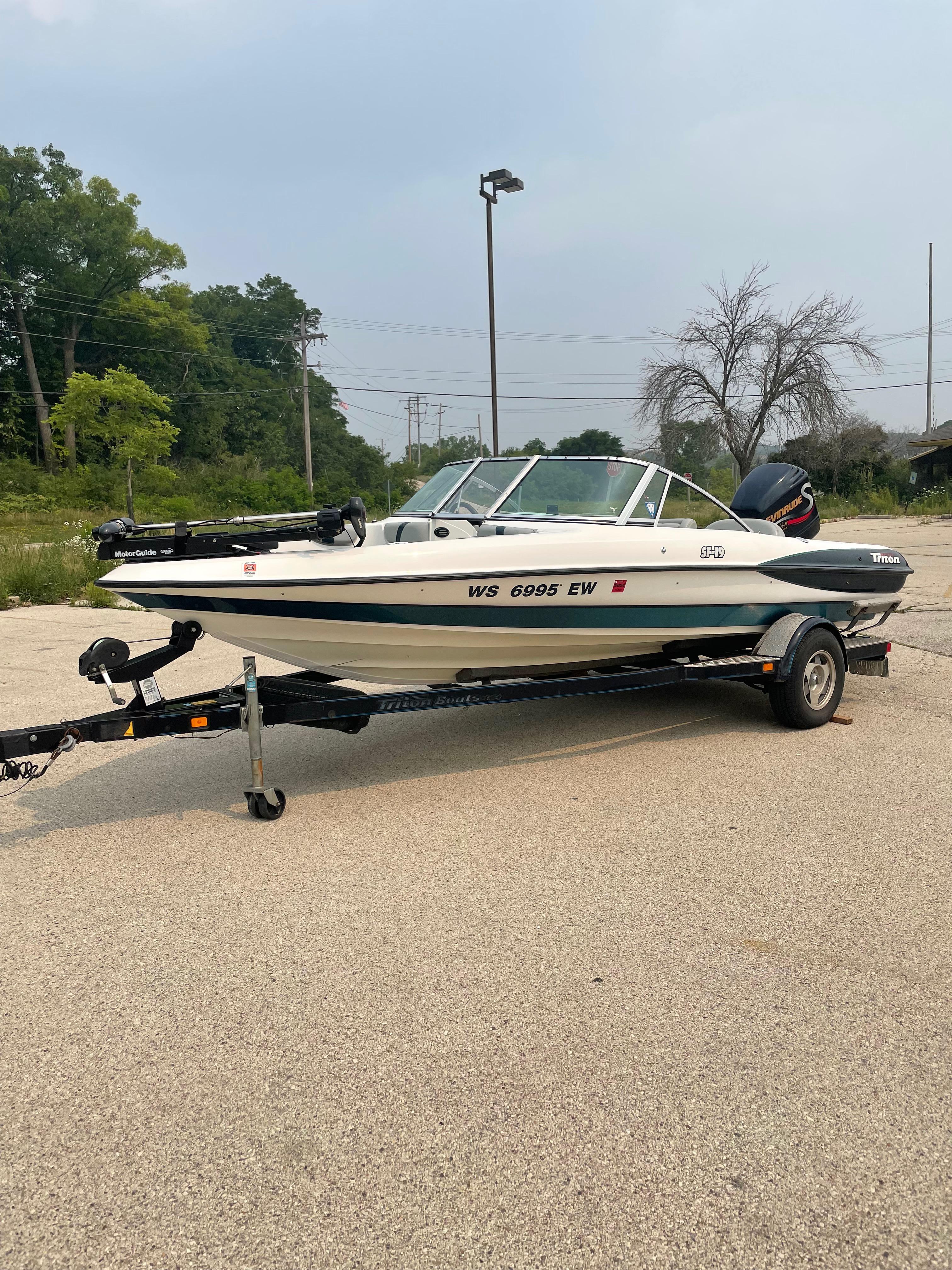 2016 Triton Boats SF-19