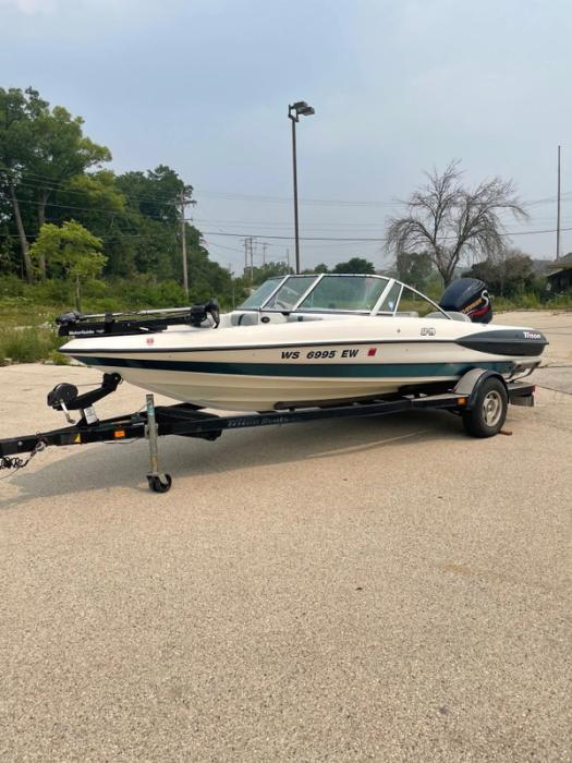 2016 Triton Boats SF-19