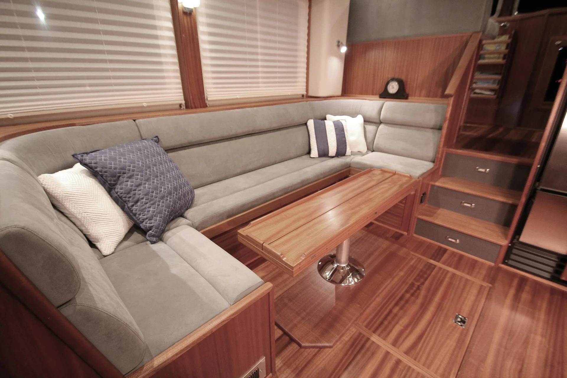 American Tug 395 U-shaped saloon settee