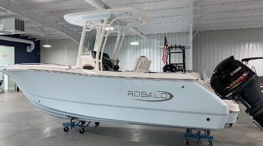 2022 Robalo R230 Center Console