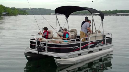 2016 Sun Tracker Party Barge 18 DLX