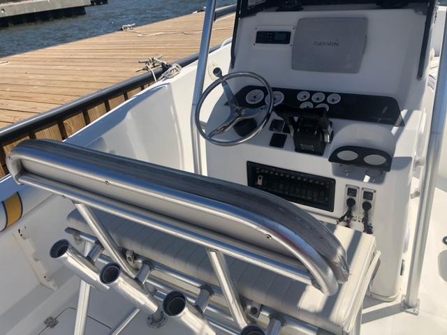 2002 Mako Boats 232 Center Console