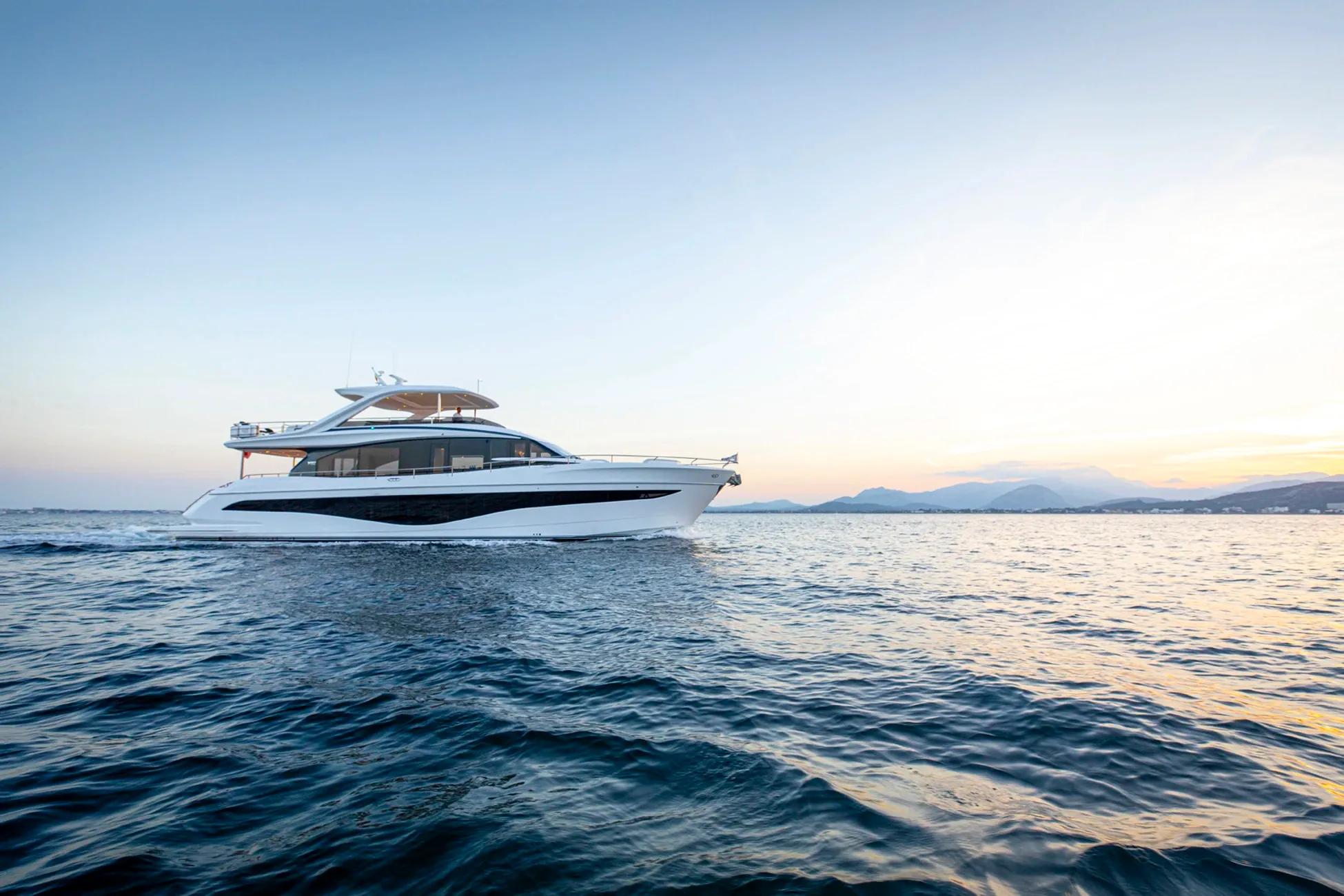 2022 Princess Yachts Y80