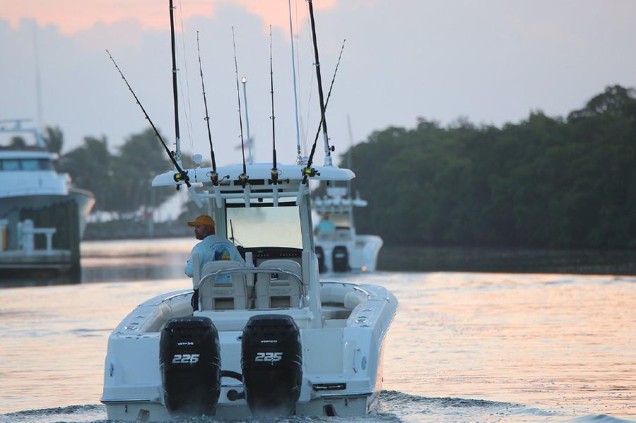 2022 Boston Whaler 250 Outrage